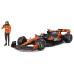 Масштабна модель автомобіля Bburago Автомодель з фігуркою - McLaren MCL38, 1:24 (18-28040)